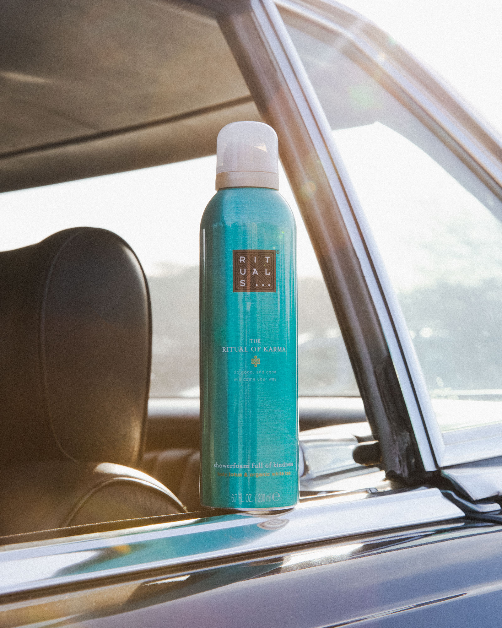 2021-05-01_DK_The-First-hint-of-summer-box_Product-photo_Rituals-Foaming-Showergel_4x5