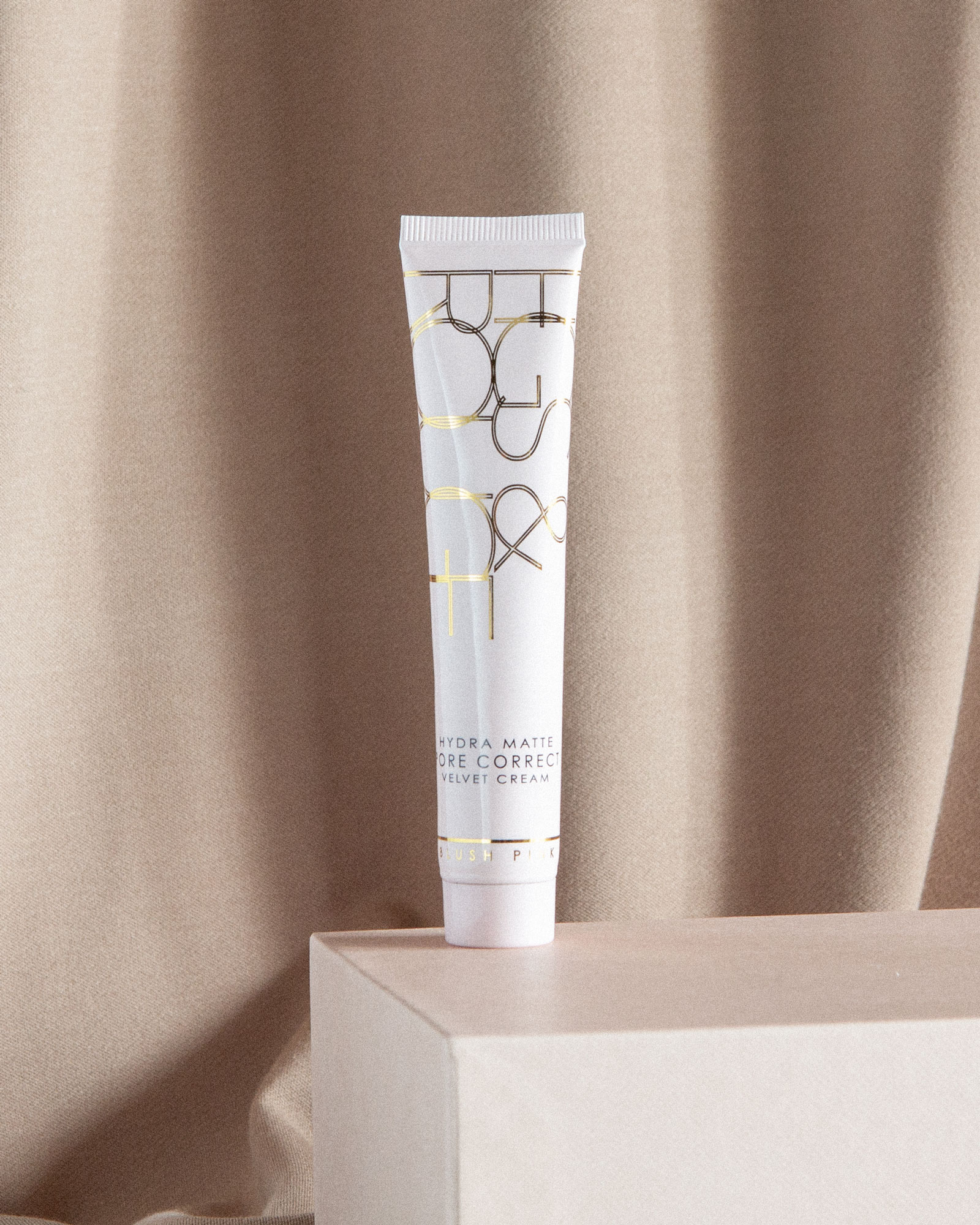 2021-06-01_FI_The-get-naked-box_Product-photos_Figs-and-Rouge-Velvet-cream_4x5